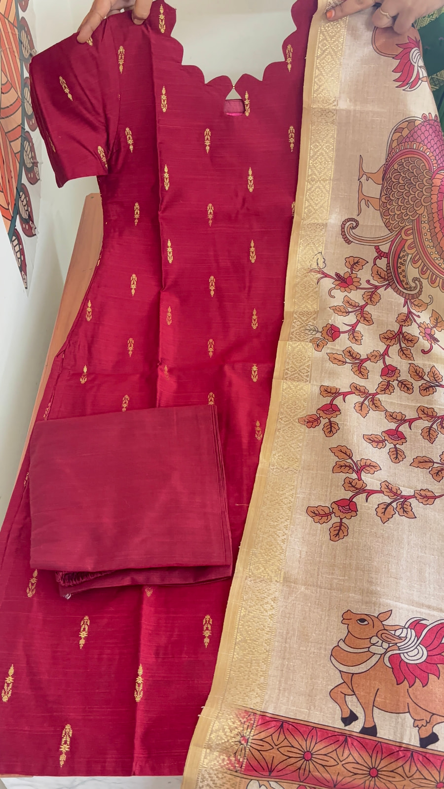 Araku matron with cream shade kalamkari pichwai duppata, photograph 1 of 5