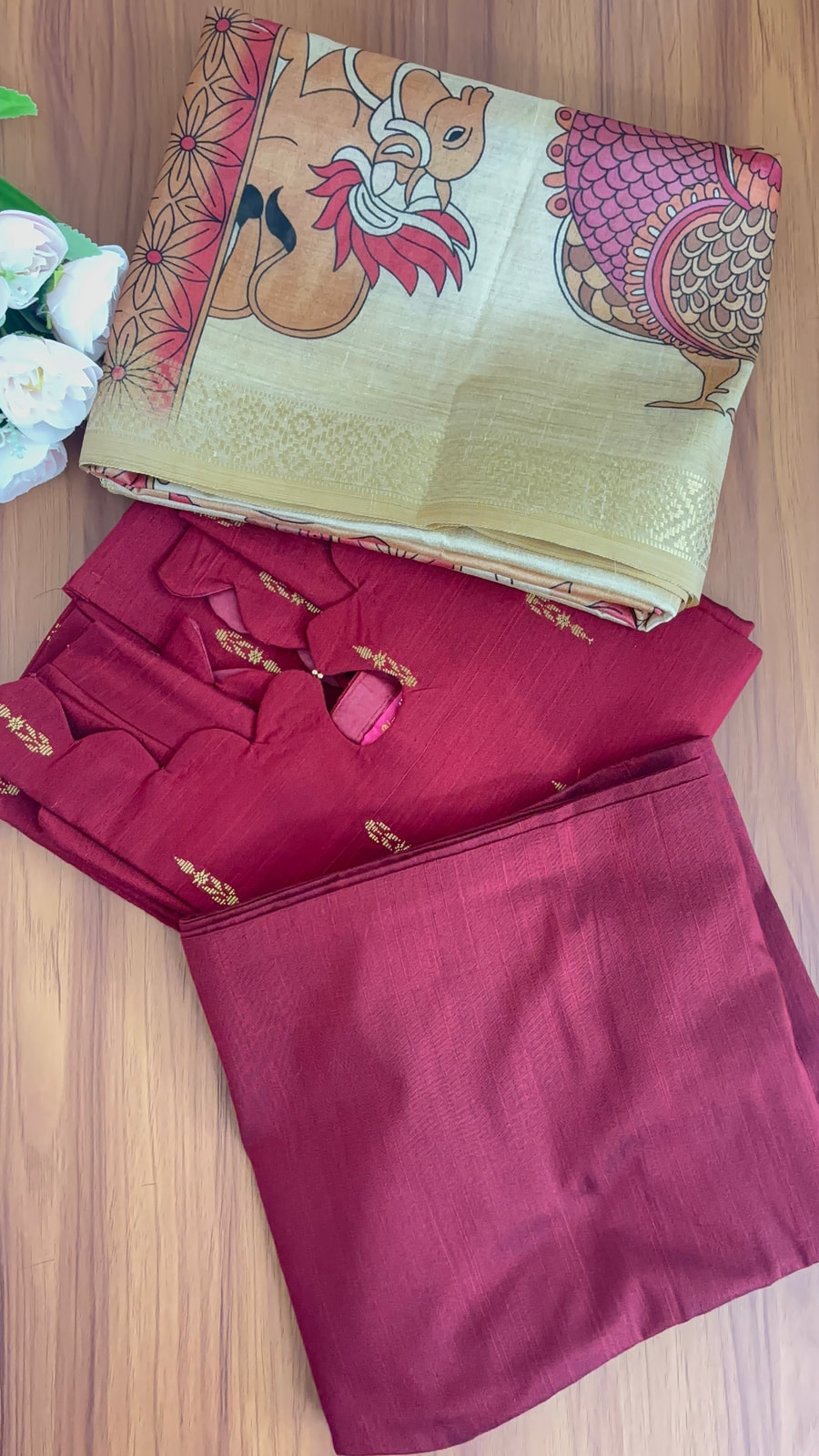 Araku matron with cream shade kalamkari pichwai duppata, photograph 4 of 5