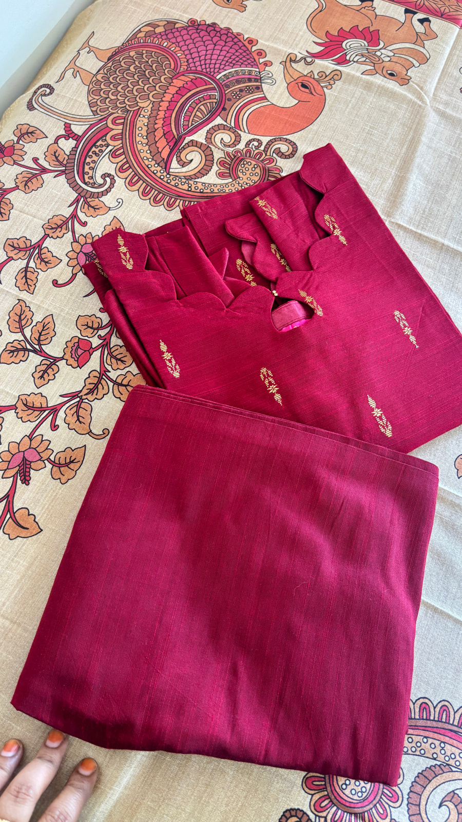 Araku matron with cream shade kalamkari pichwai duppata, photograph 2 of 5