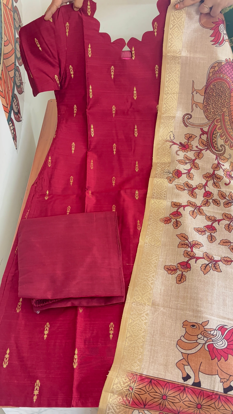 Araku matron with cream shade kalamkari pichwai duppata, photograph 5 of 5